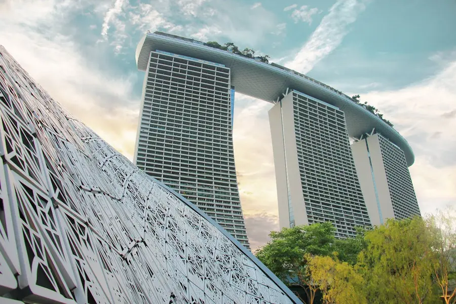 Discovering Singapore Your Way: The Perks of Private City Tours Over Group Options